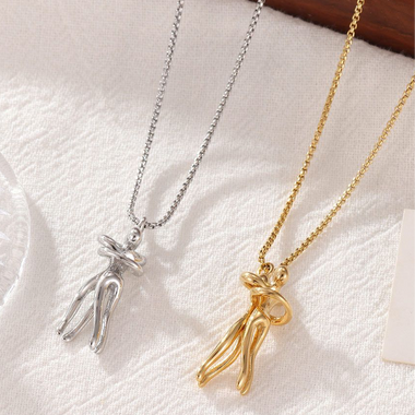 Necklace hug