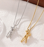 Necklace hug