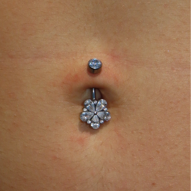 Belly piercing flower