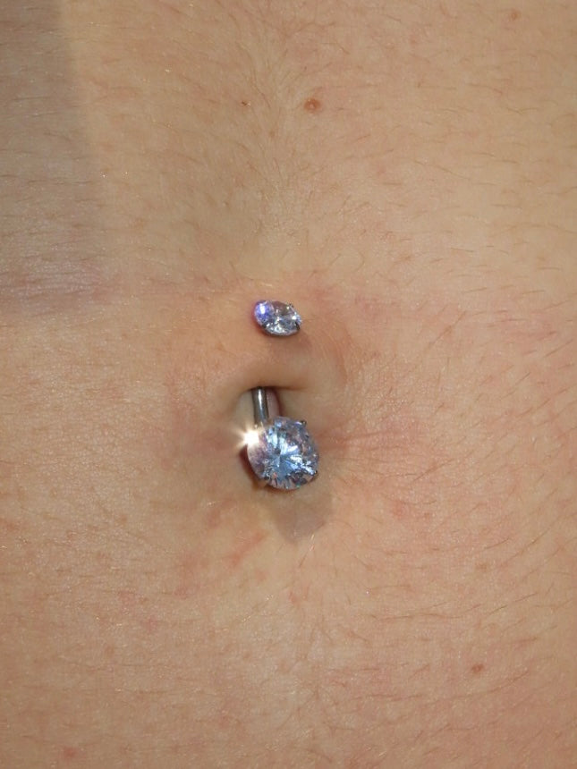 Belly piercing classic