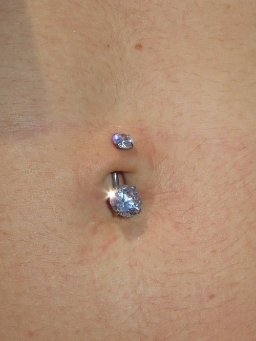 Belly piercing classic