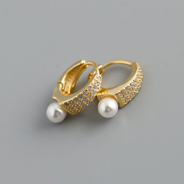 Earring one pearl