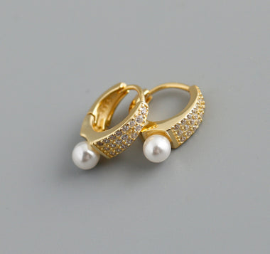 Earring one pearl