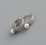 Earring one pearl