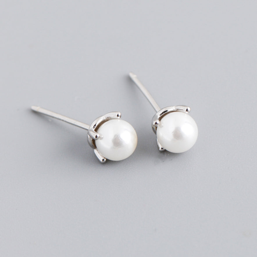 Earring point pearl