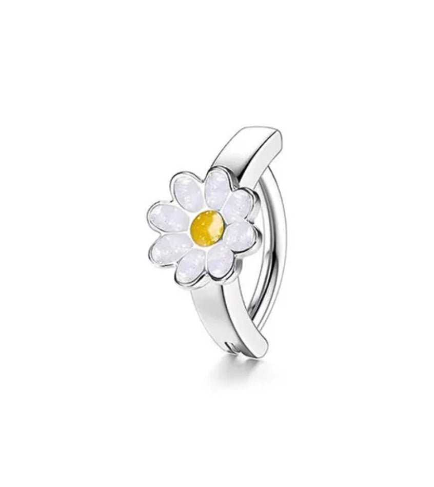 Belly piercing flower white